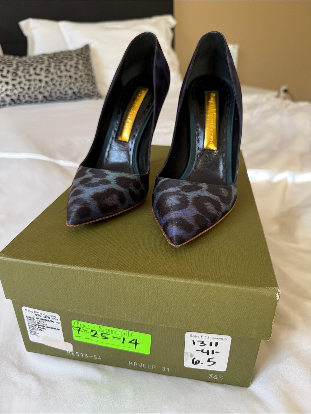 Rupert Sanderson Leopard Print Pointed Toe Pumps - Black/Blue
